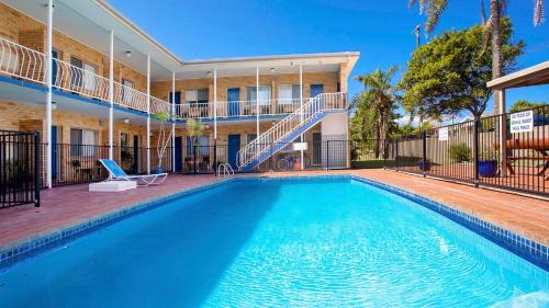 Sawtell Hotel | Coasters 18 - steps from downtown Sawtell