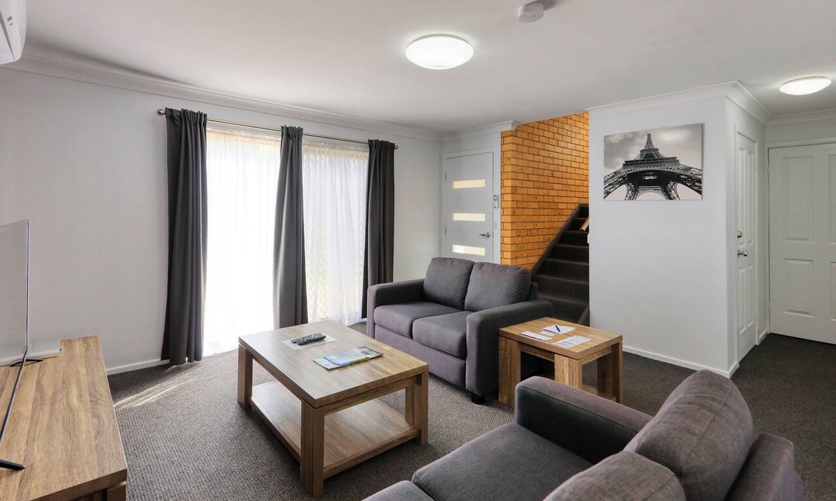 Young Hotel | Colonial Motel and Serviced Apartments