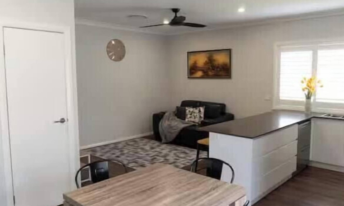 Gledswood Hills House | Comfortable 3BR Home Parking