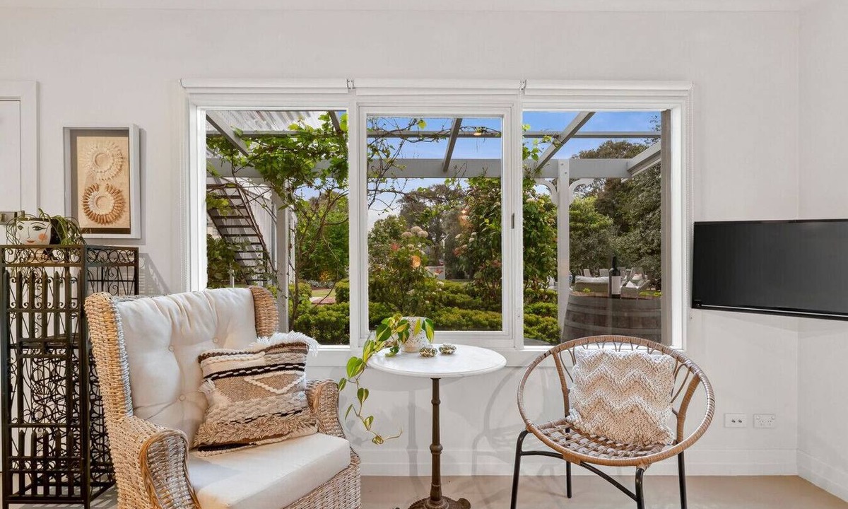 Queenscliff Apartment | Comfortable & cosy unit w/garden views