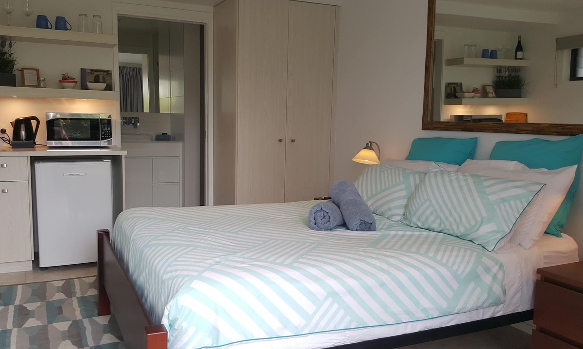 Woolloongabba Apartment | Comfortable, modern, private studio close to CBD