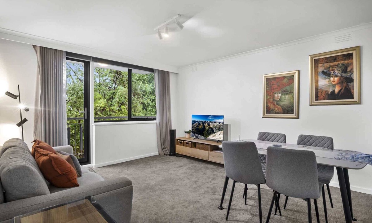 Ascot Vale Apartment | Comfortable Stay Near Melbourne’s West End