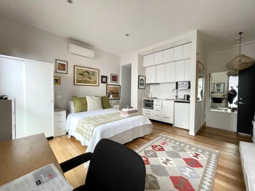 Fitzroy Apartment | Comfy and bright apartment, when location counts