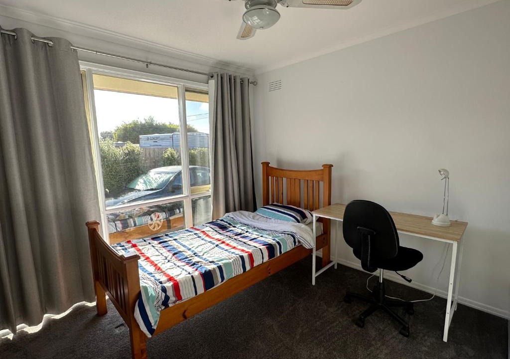 Grovedale House | Comfy bed quiet neighbourhood