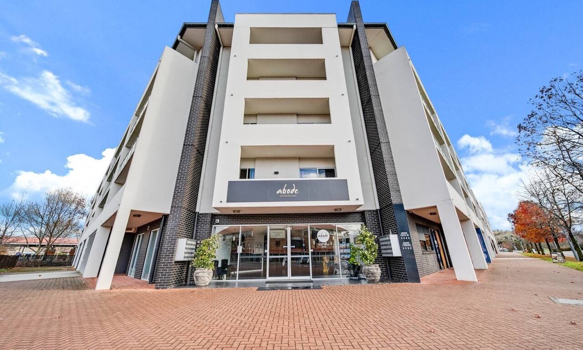 Greenway Apartment | Comfy Lakeside 1-Bed with Secure Parking