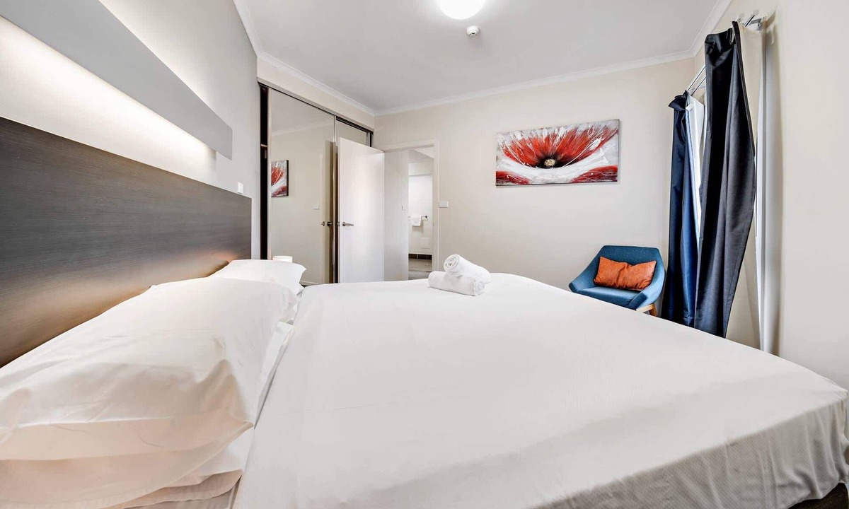 Greenway Apartment | Comfy Lakeside 1-Bed with Secure Parking