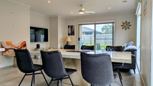 Curlewis House | Comfy & spacious home near Bellarine Rail Trail