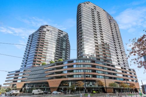 Docklands Apartment | Complete Host Collins St Apartments