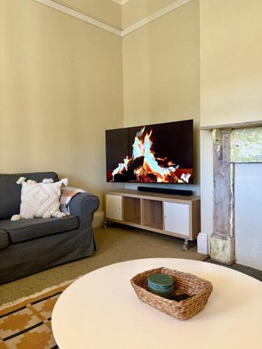 Armidale House | Constable's Cottage