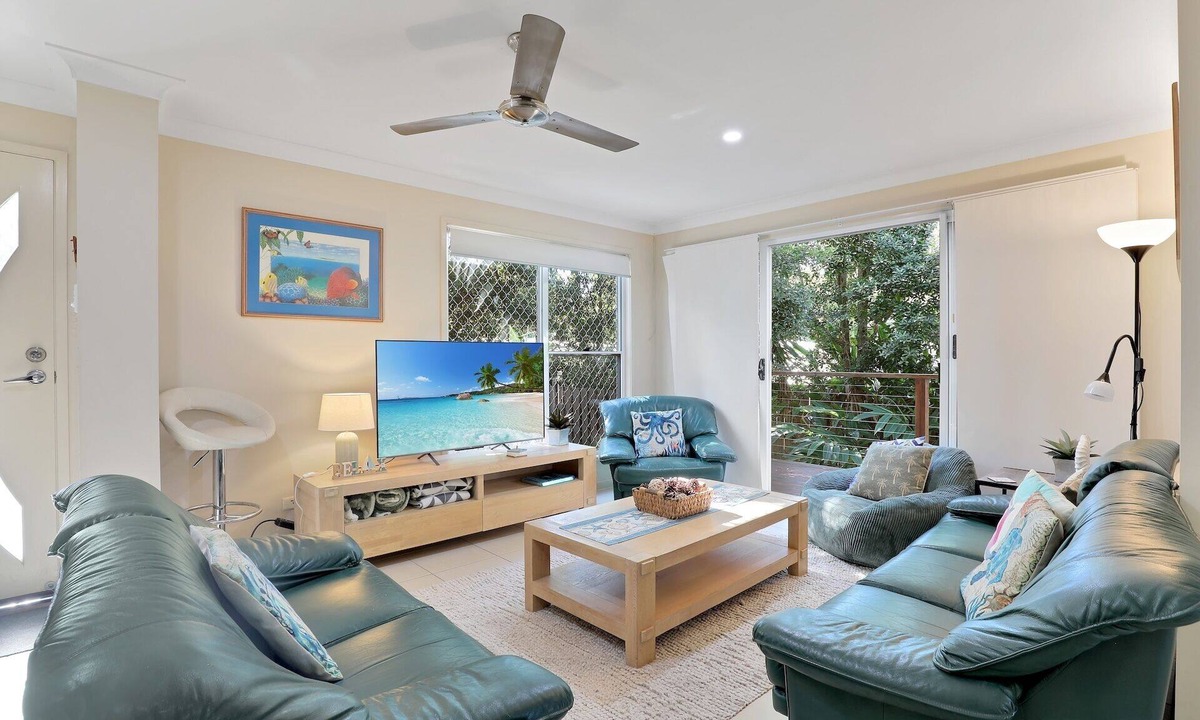 Amity Point House | Contemporary 2 storey home, Central Location.