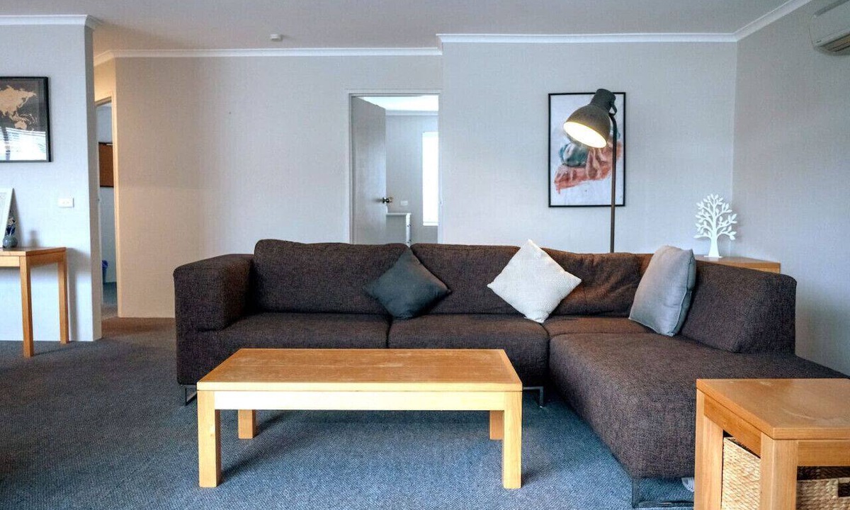 Griffith Apartment | Contemporary 2BR apartment near Kingston