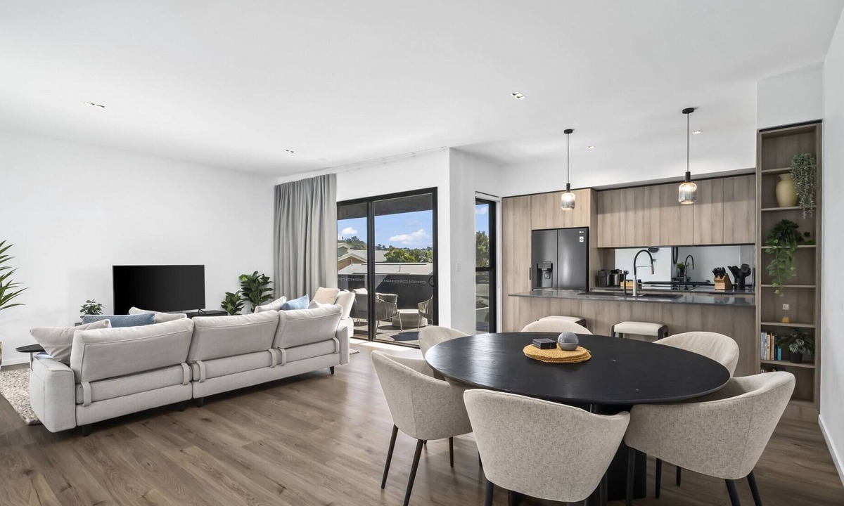 Windsor Apartment | Contemporary 3-Bed Apartment with Private Balcony