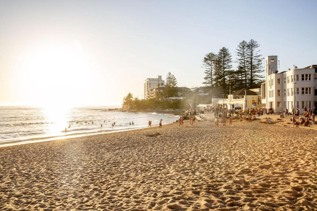 Cronulla Apartment | Convenience Meets Coastal Living with Parking