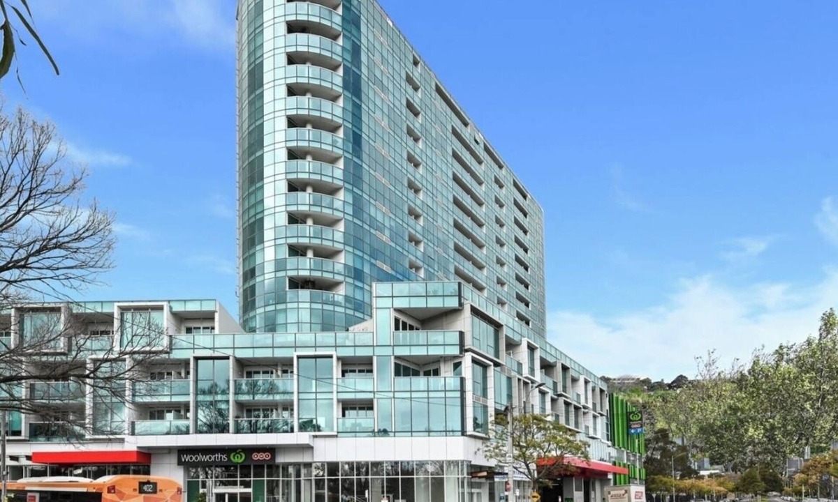 North Melbourne Apartment | Convenient Located 2BDR apartment with Parking