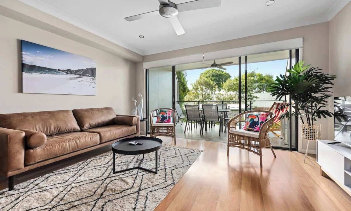Murarrie House | Convenient + Spacious! 3Bed/2.5Bath/1Car~Townhouse