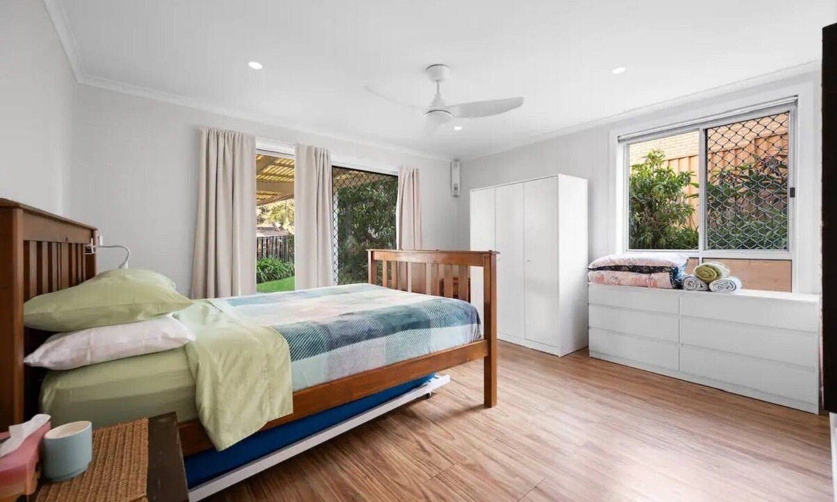 Molendinar Apartment | Conveniently Located Unit With A Pool