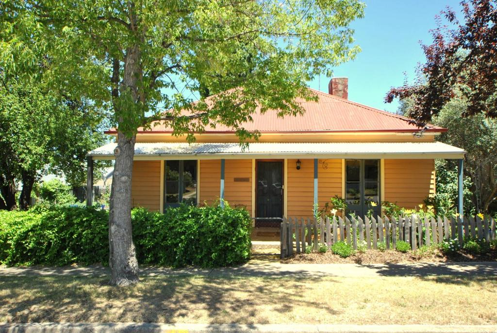 Cooma House | Cooma Cottage