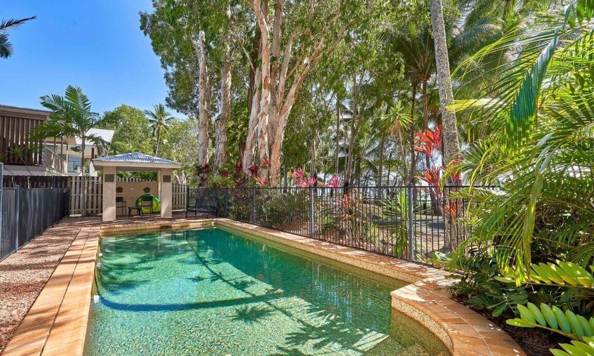 Clifton Beach Apartment | Coral Breeze @ Clifton Beach