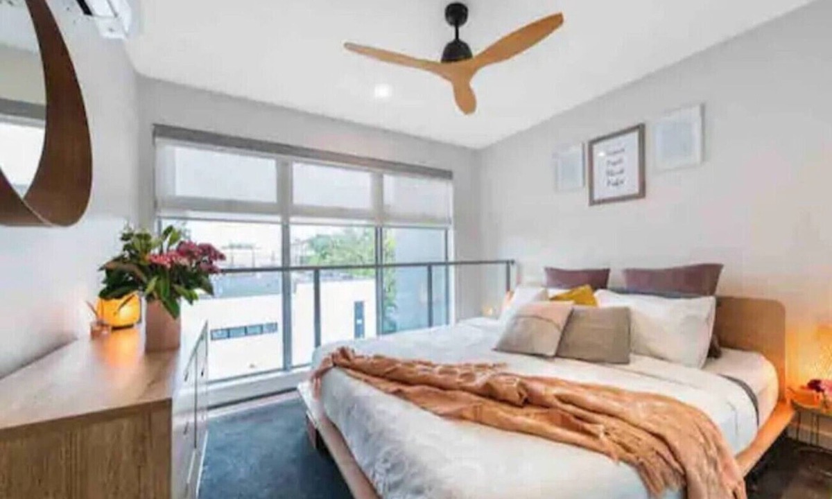 Turner Apartment | Cosy Apt, Workspace and Balcony Near City Centre