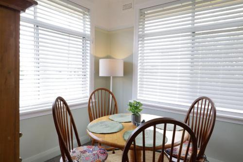 Tenterfield House | Cosy Sun-Filled Cottage
