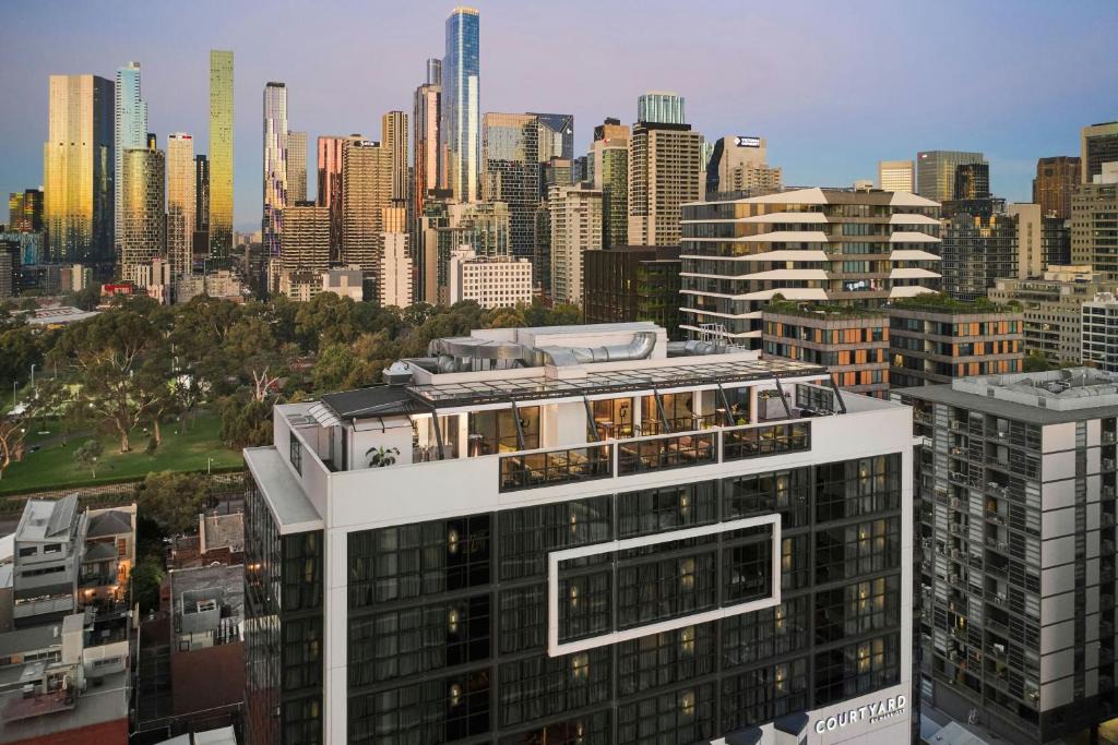 Melbourne Central Business District Hotel | Courtyard by Marriott Melbourne Flagstaff Gardens