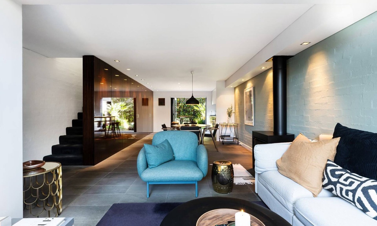 Windsor House | Courtyard Townhouse by Property Mums