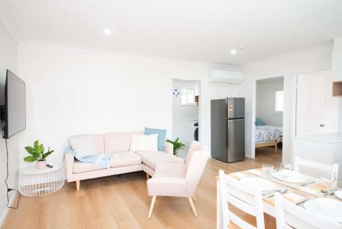 Redcliffe Apartment | Cove at Redcliffe - Modern Coastal Hideaway