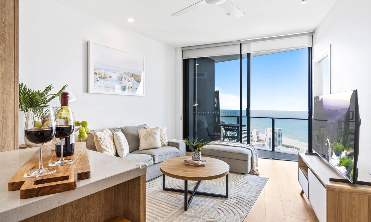 Broadbeach Apartment | Cozy 2 Bedroom Ocean Unit (No Parking) - Q Stay