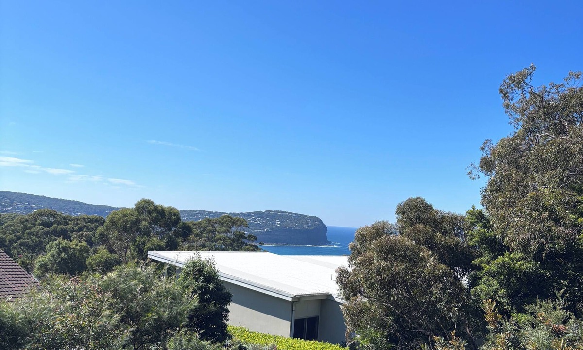 Macmasters Beach House | Cozy beach cottage with elevated north facing beach views