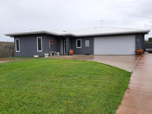 Atherton House | Cozy Room with Separate Entrance and Ensuit Bathroom