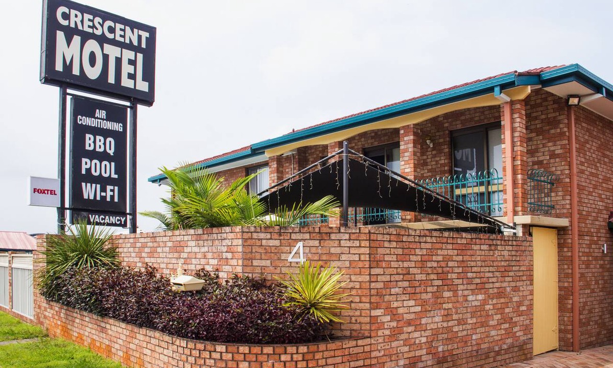 Taree Hotel | Crescent Motel