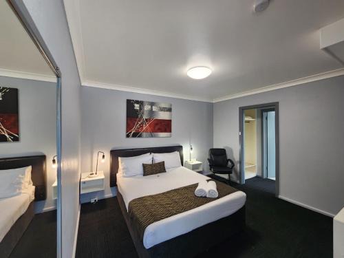 Queanbeyan Hotel | Crest Motor Inn