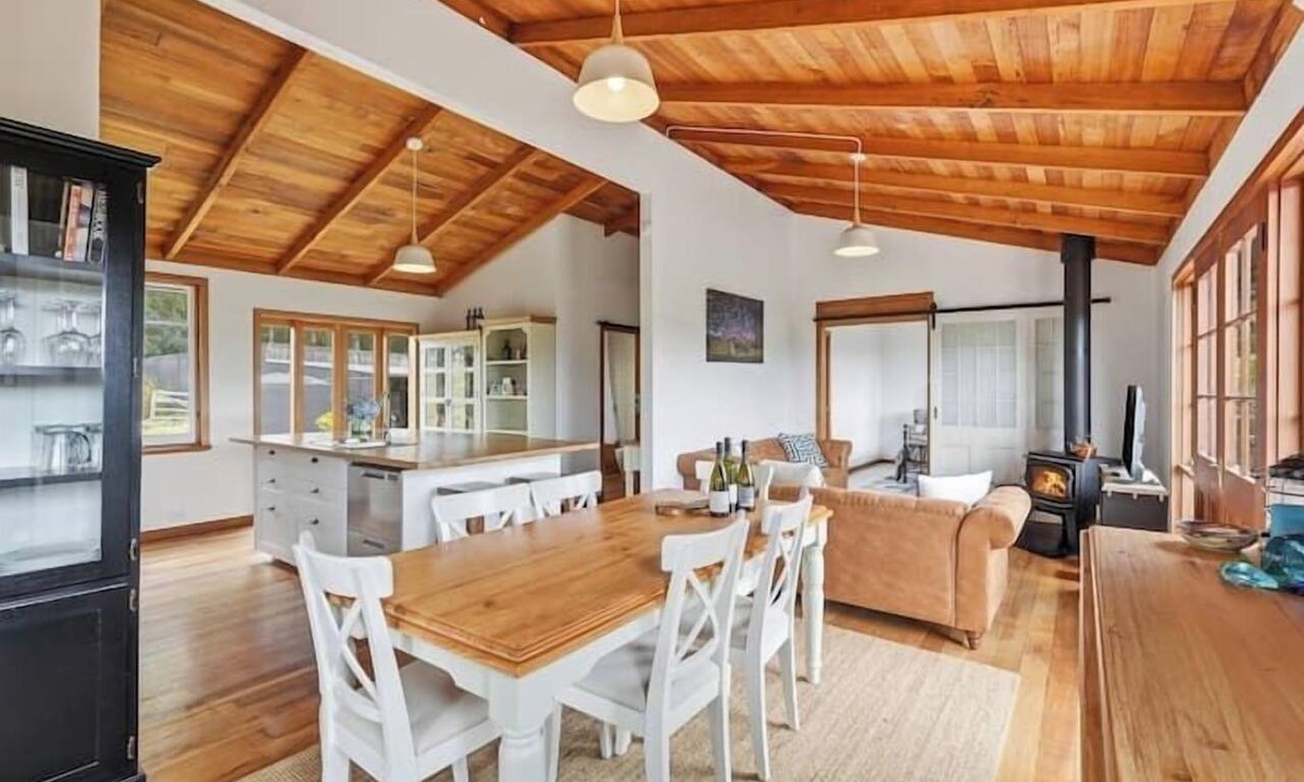 Highcroft House | Crofters Rest A Light Filled Hideaway on the stunning Tasman Peninsula