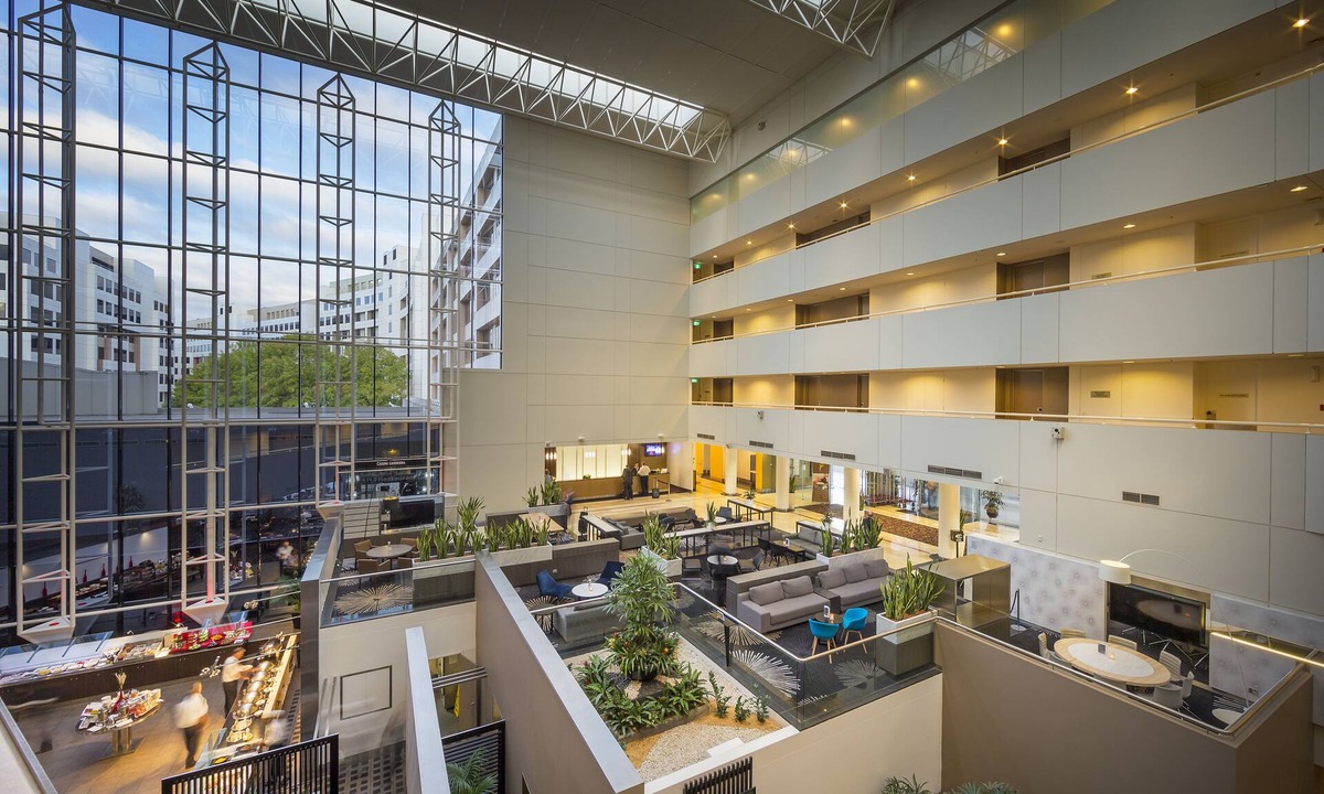 City East Hotel | Crowne Plaza Canberra by IHG