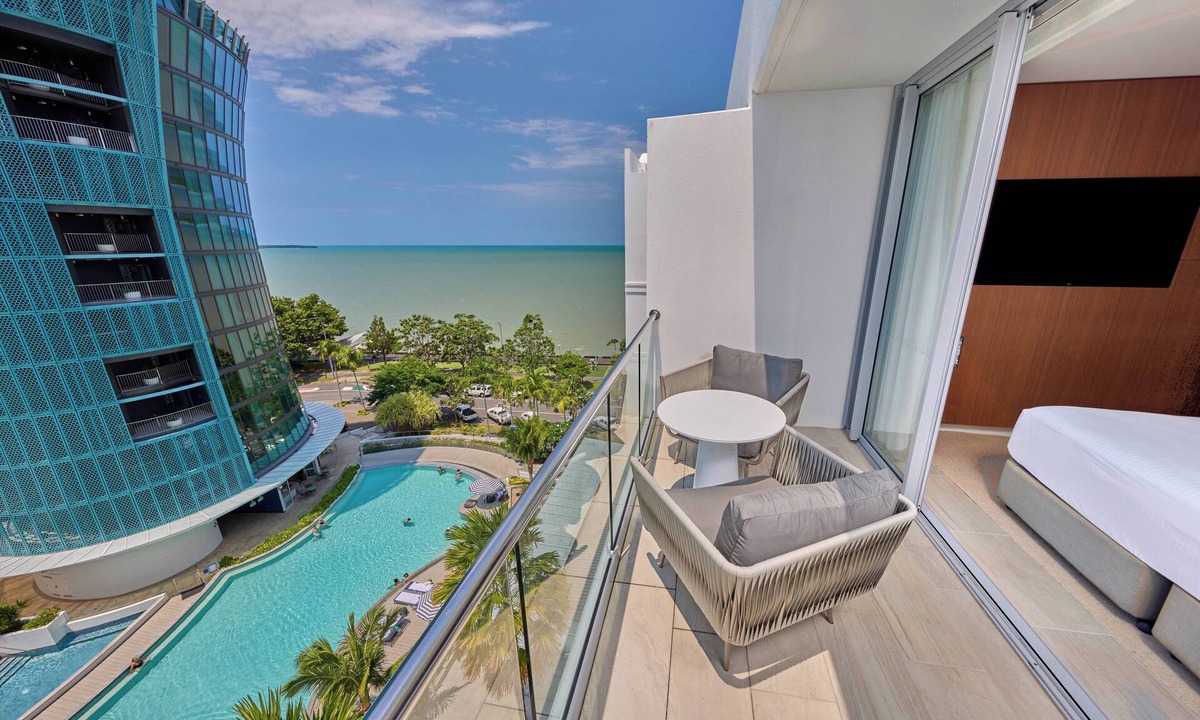 Cairns Central Business District Hotel | Crystalbrook Riley