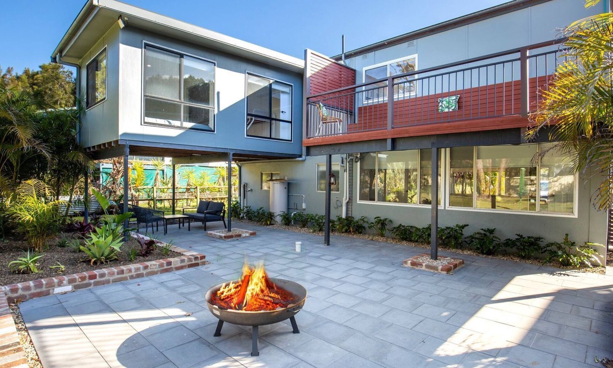 Culburra Beach House | Curley’s Sunsets - Pet Friendly - 10 Mins Walk to Beach