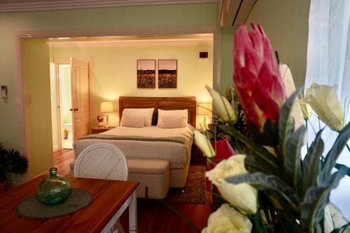 Eagle Heights Apartment | Curtis Falls Studio-Apartment