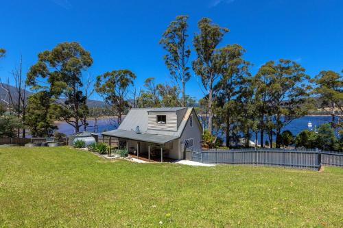 Deep Bay House | Cygnet Cabin