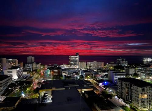 Darwin City Centre Apartment | Darwin Harbour Sunset Views