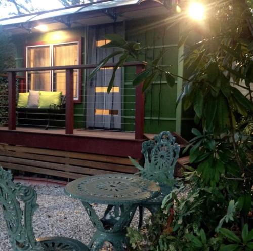 Hazelbrook Bed & Breakfast | Dees Front Studio Room