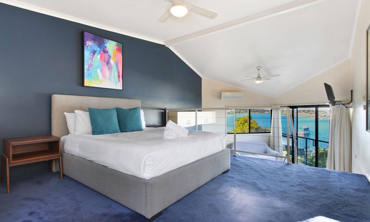 Kalimna Apartment | Deja Views Studio - Cosy studio apartment with water views perfect for couples