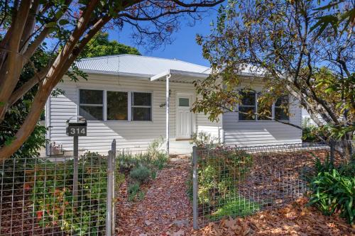 South Albury House | Delightful Digs on David