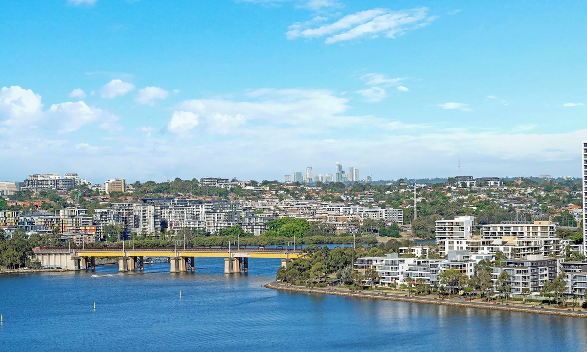 Wentworth Point Apartment | Deluxe 3b2b apartment with waterfront and convenient facilities