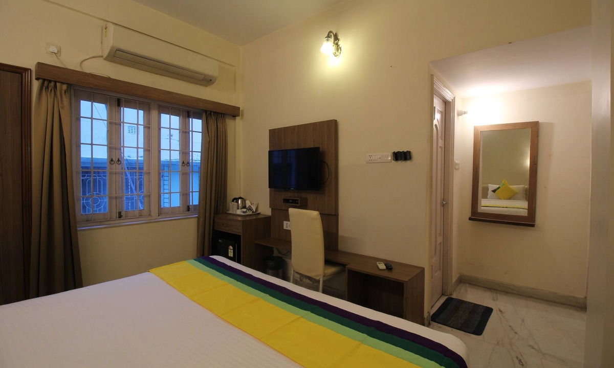 Salt Lake Bed & Breakfast | Deluxe AC Room at Anamitra Guest House #1