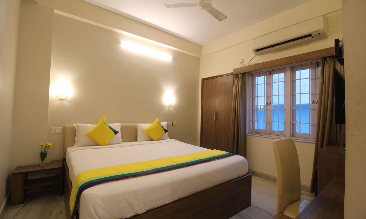 Salt Lake Bed & Breakfast | Deluxe AC Room at Anamitra Guest House #4