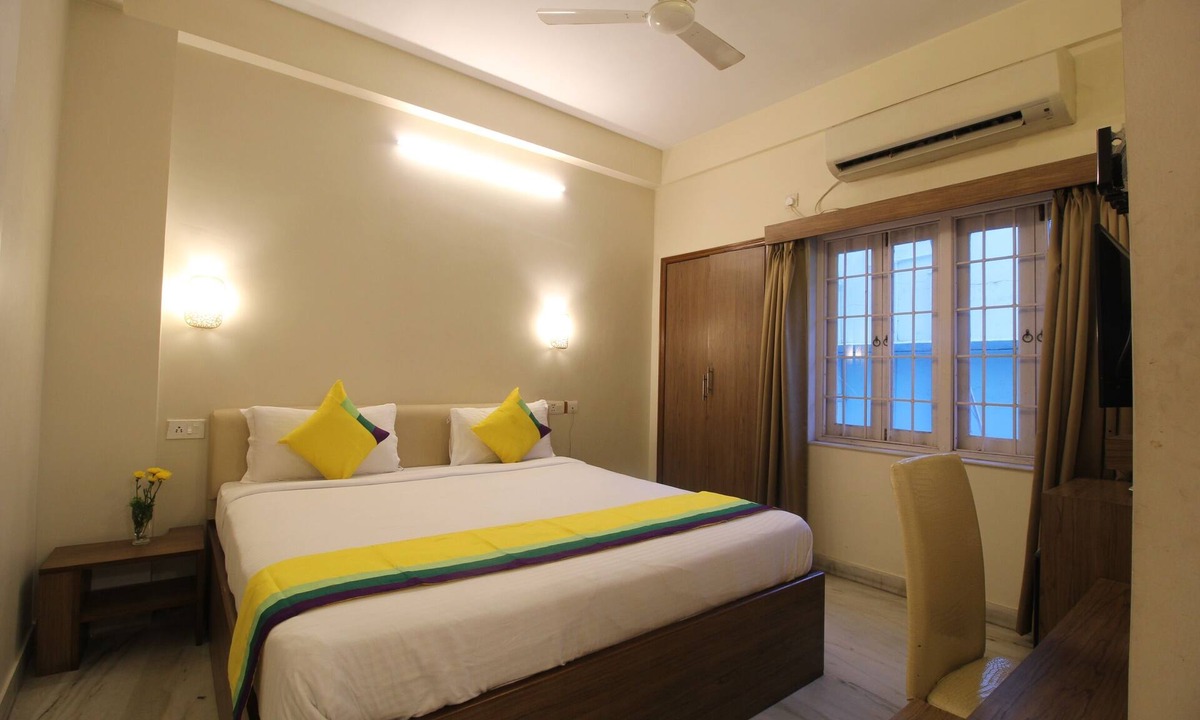 Salt Lake Bed & Breakfast | Deluxe AC Room at Anamitra Guest House #5