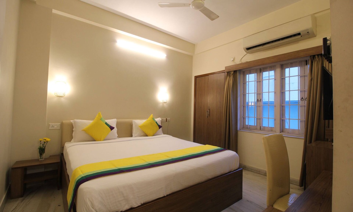 Salt Lake Bed & Breakfast | Deluxe AC Room at Anamitra Guest House #6