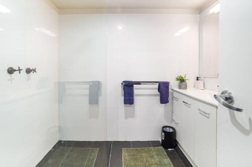 Greenacre House | Deluxe Queen Room - Sleeps 2