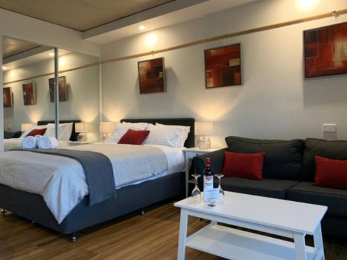 Lyneham Apartment | Deluxe Studio Apartment in the Center of Canberra - Hosted by CanStay