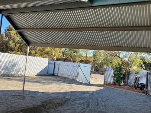 Broken Hill House | Desert Rest